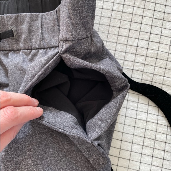 Lululemon On The Fly Pant *28" in Heathered black - Picture 6 of 14